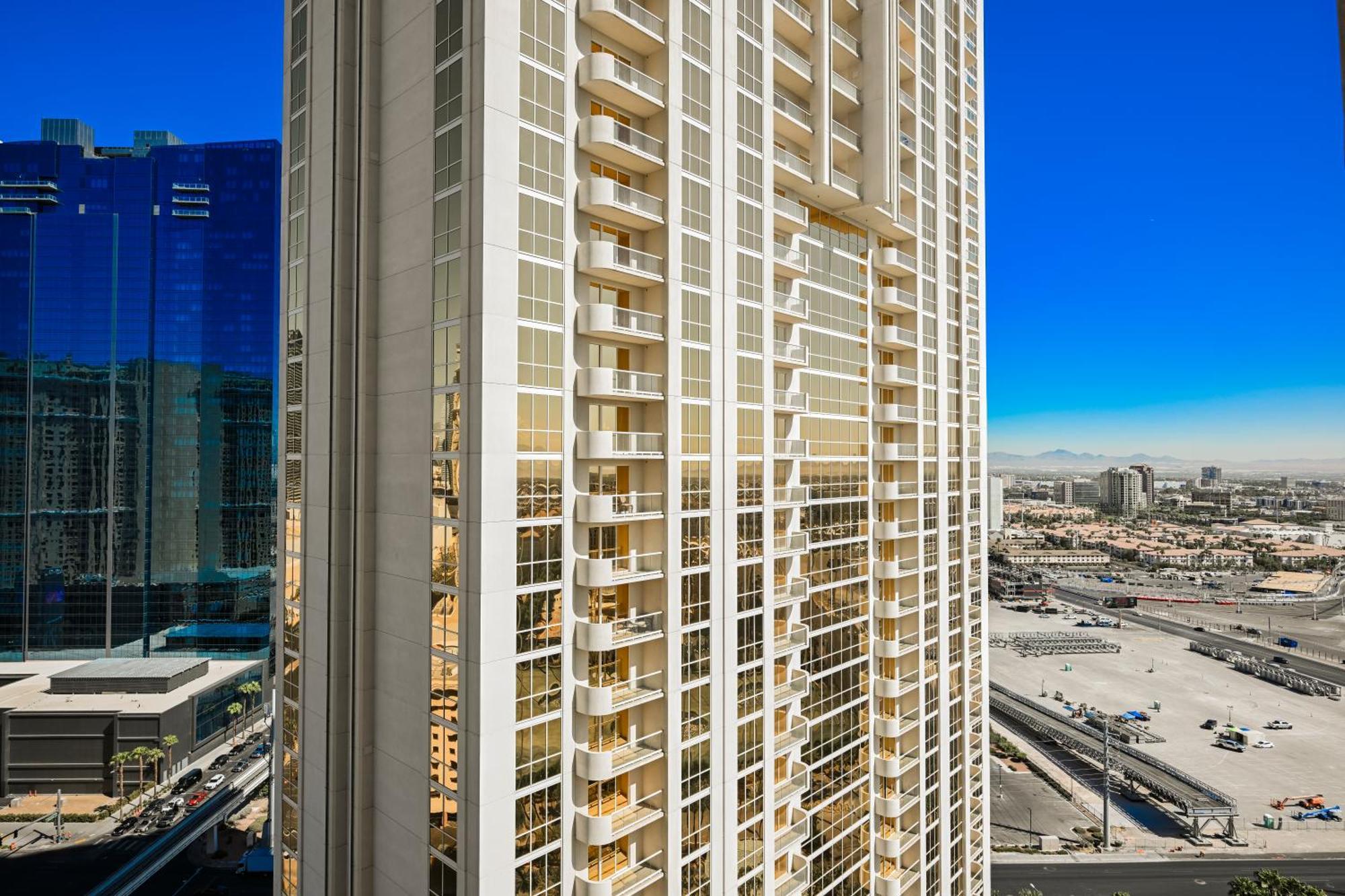 Signature By Owner Direct Apartahotel